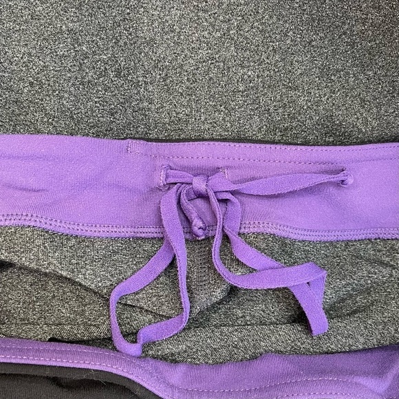 Lululemon Tadasana Grey Cropped Capri Slit Yoga Pants Size 8 - Picture 9 of 10